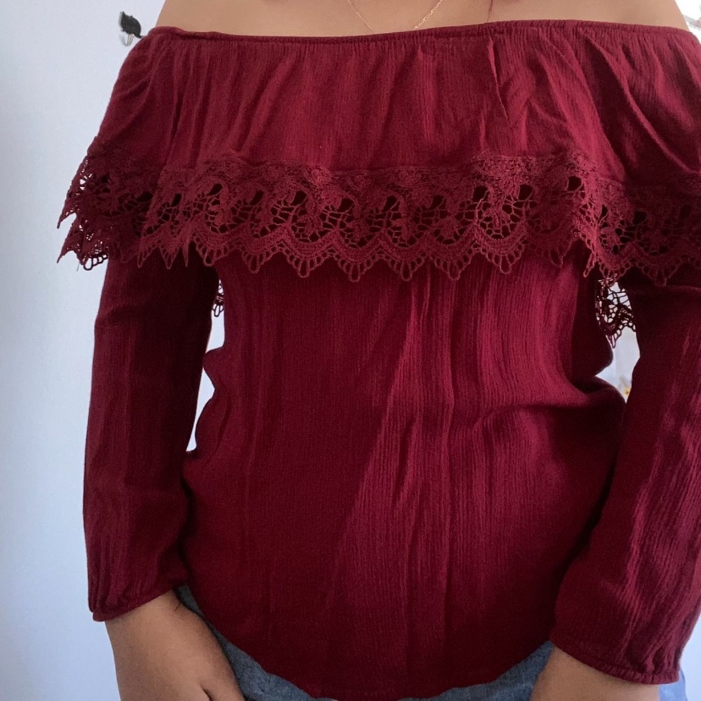 Flowy shirt, fits regular, off the shoulder